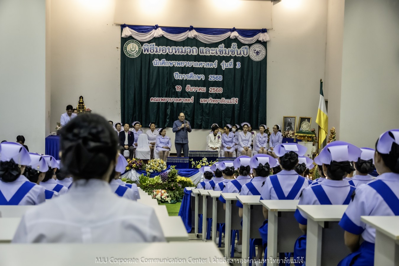 พยาบาลแม่โจ้ รุ่นที่ 3  รับหมวก เข็มเลื่อนชั้นปี และตะเกียงไนติงเกล เตรียมพร้อมออกฝึกปฏิบัติการจริงในสถานพยาบาล