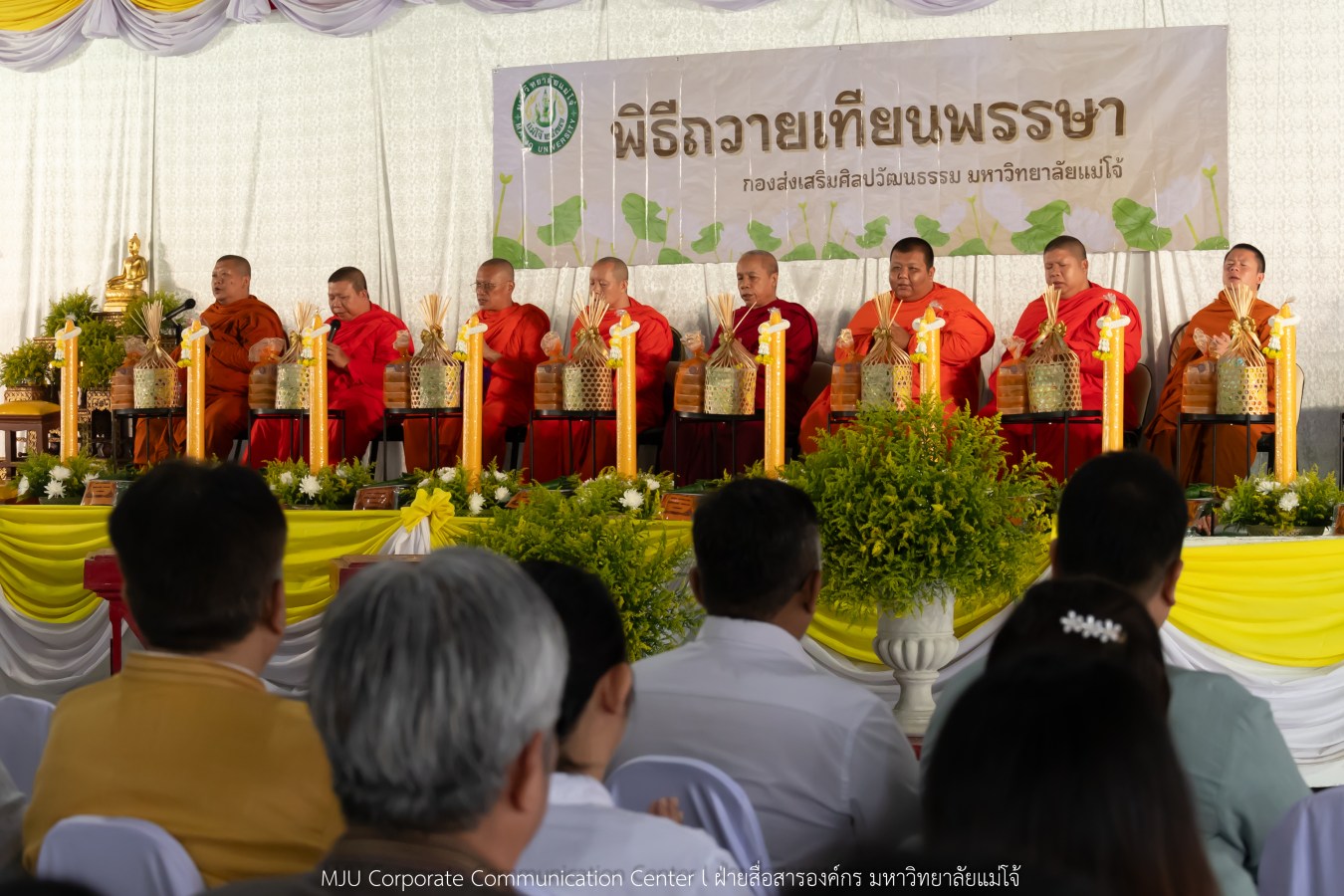 ม.แม่โจ้ ทำนุบำรุงพระพุทธศาสนา จัดถวายเทียนพรรษา 9 วัด