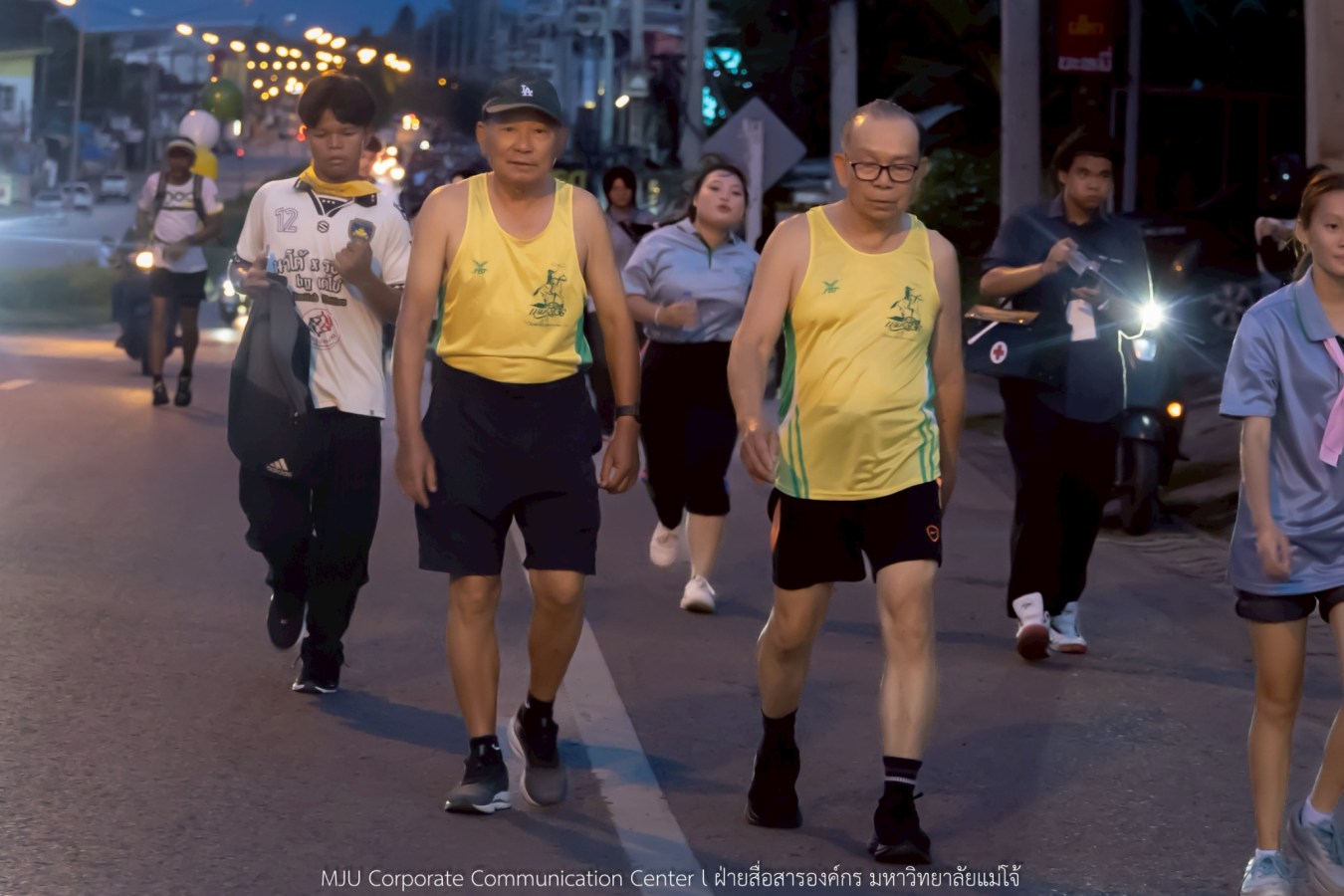 10 กิโลแห่งรอยยิ้ม ประเพณี เดินวิ่ง แม่โจ้ – สันทราย  ชาวสันทราย รุ่นพี่ ศิษย์เก่า  ร่วมต้อนรับอินทนิลช่อที่ 91 กว่า 6,200 คน อย่างอบอุ่น