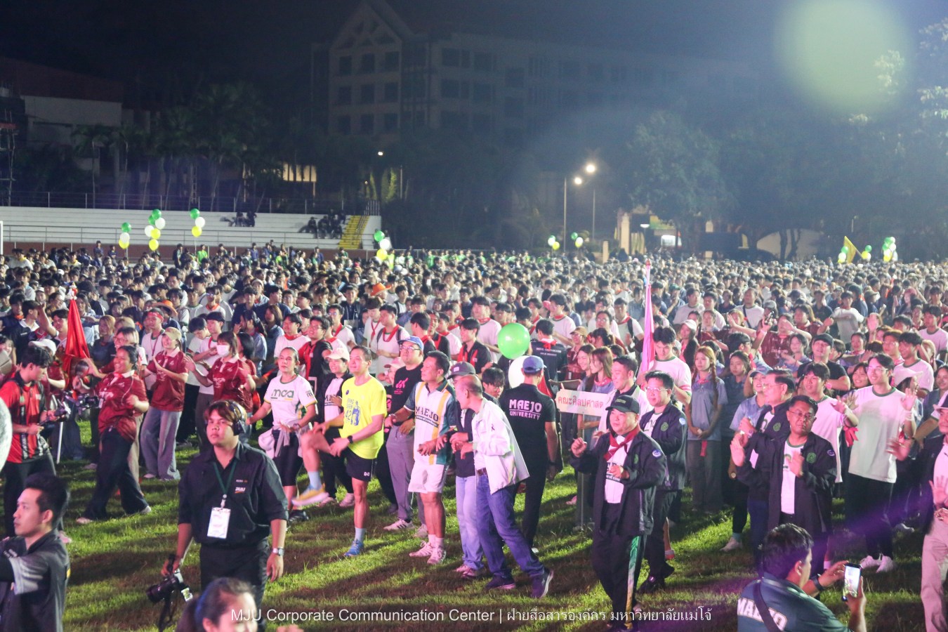 10 กิโลแห่งรอยยิ้ม ประเพณี เดินวิ่ง แม่โจ้ – สันทราย  ชาวสันทราย รุ่นพี่ ศิษย์เก่า  ร่วมต้อนรับอินทนิลช่อที่ 91 กว่า 6,200 คน อย่างอบอุ่น