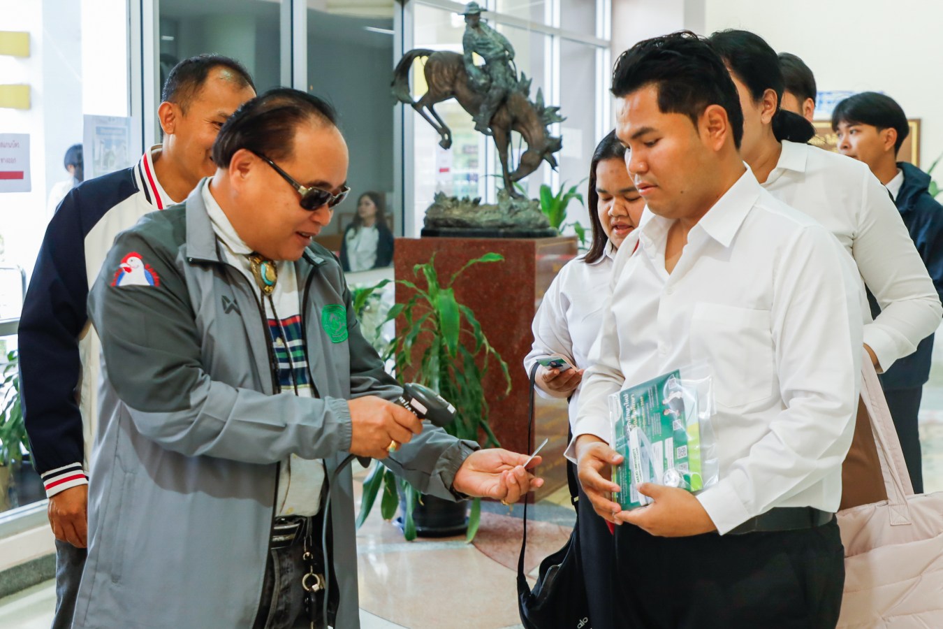 Congratulations    บรรยากาศ      บัณฑิตแม่โจ้ รายงานตัวเตรียมเข้าพิธีพระราชทานปริญญาบัตร ครั้งที่ 48