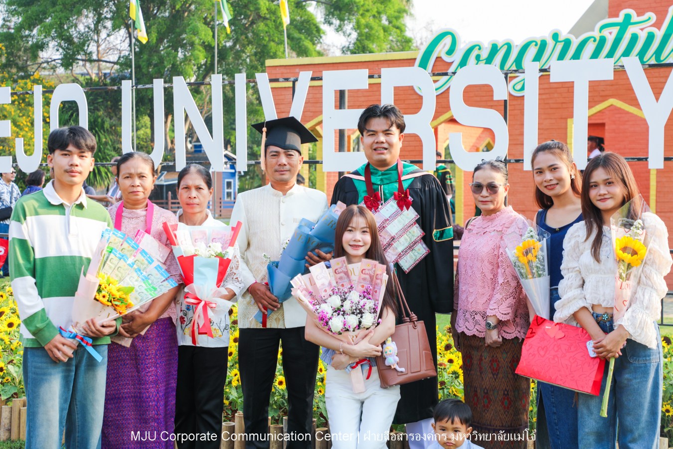 บรรยากาศ พิธีพระราชทานปริญญาบัตร มหาวิทยาลัยแม่โจ้ ประจำปีการศึกษา2567-2568 ครั้งที่ 48  ในวันที่ 19 กุมภาพันธ์ พ.ศ.2569 ณ ศูนย์กีฬาเฉลิมพระเกียรติ มหาวิทยาลัยแม่โจ้
