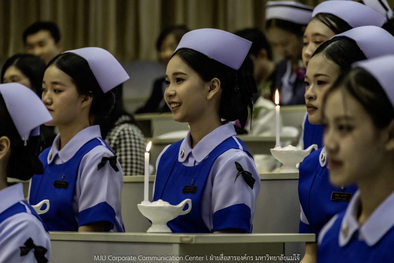 พยาบาลแม่โจ้ รุ่นที่ 3  รับหมวก เข็มเลื่อนชั้นปี และตะเกียงไนติงเกล เตรียมพร้อมออกฝึกปฏิบัติการจริงในสถานพยาบาล