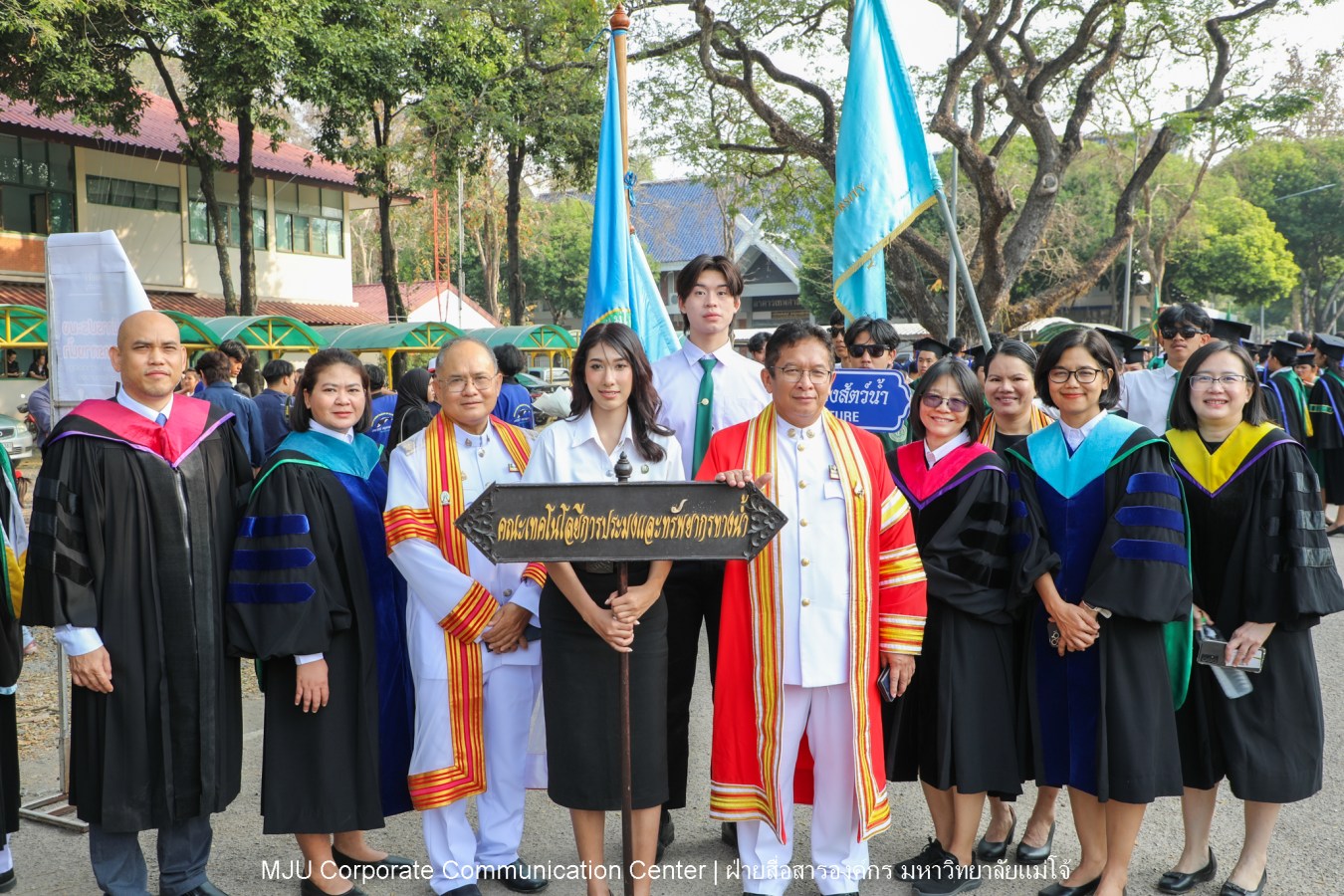 บรรยากาศ พิธีพระราชทานปริญญาบัตร มหาวิทยาลัยแม่โจ้ ประจำปีการศึกษา2567-2568 ครั้งที่ 48  ในวันที่ 19 กุมภาพันธ์ พ.ศ.2569 ณ ศูนย์กีฬาเฉลิมพระเกียรติ มหาวิทยาลัยแม่โจ้