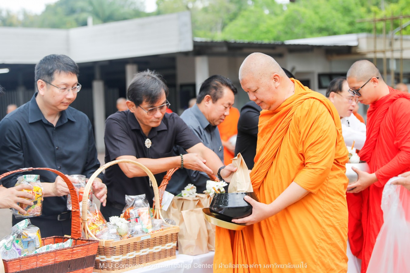 ม.แม่โจ้ จัด พิธีทำบุญตักบาตรถวายพระกุศลแด่สมเด็จพระเจ้าลูกเธอ เจ้าฟ้าพัชรกิติยาภา นเรนทิราเทพยวดี กรมหลวงราชสาริณีสิริพัชร มหาวัชรราชธิดา