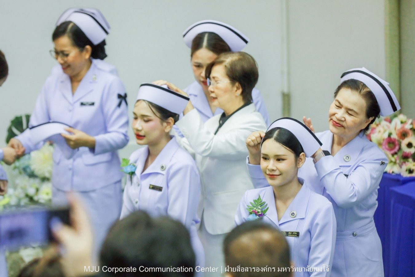 พยาบาลแม่โจ้ รุ่น 1 ประดับแถบหมวก-รับเข็มวิทยฐานะ พร้อมก้าวสู่พยาบาลวิชาชีพอย่างเป็นทางการ