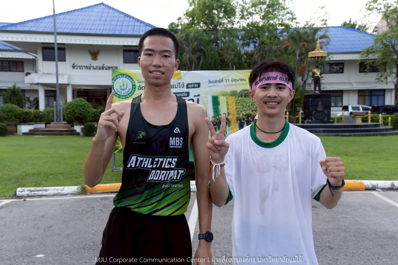 10 กิโลแห่งรอยยิ้ม ประเพณี เดินวิ่ง แม่โจ้ – สันทราย  ชาวสันทราย รุ่นพี่ ศิษย์เก่า  ร่วมต้อนรับอินทนิลช่อที่ 91 กว่า 6,200 คน อย่างอบอุ่น