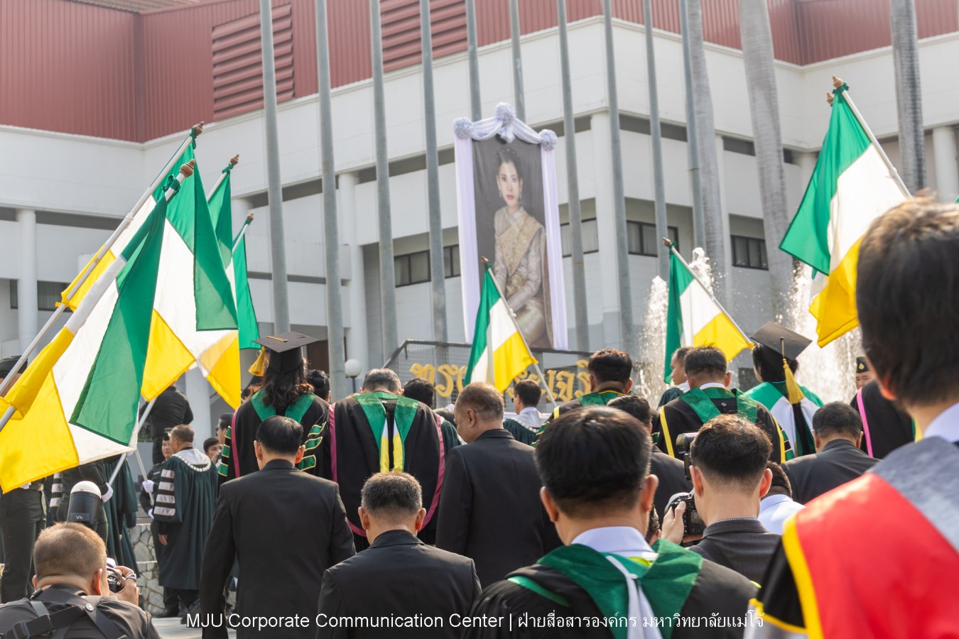 บรรยากาศ พิธีพระราชทานปริญญาบัตร มหาวิทยาลัยแม่โจ้ ประจำปีการศึกษา2567-2568 ครั้งที่ 48  ในวันที่ 19 กุมภาพันธ์ พ.ศ.2569 ณ ศูนย์กีฬาเฉลิมพระเกียรติ มหาวิทยาลัยแม่โจ้