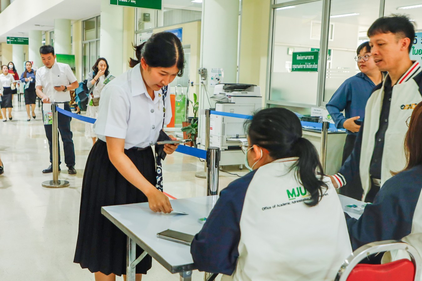 Congratulations    บรรยากาศ      บัณฑิตแม่โจ้ รายงานตัวเตรียมเข้าพิธีพระราชทานปริญญาบัตร ครั้งที่ 48