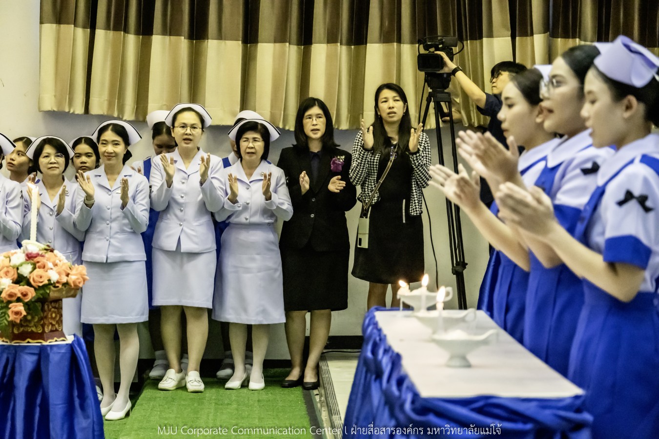 พยาบาลแม่โจ้ รุ่นที่ 3  รับหมวก เข็มเลื่อนชั้นปี และตะเกียงไนติงเกล เตรียมพร้อมออกฝึกปฏิบัติการจริงในสถานพยาบาล