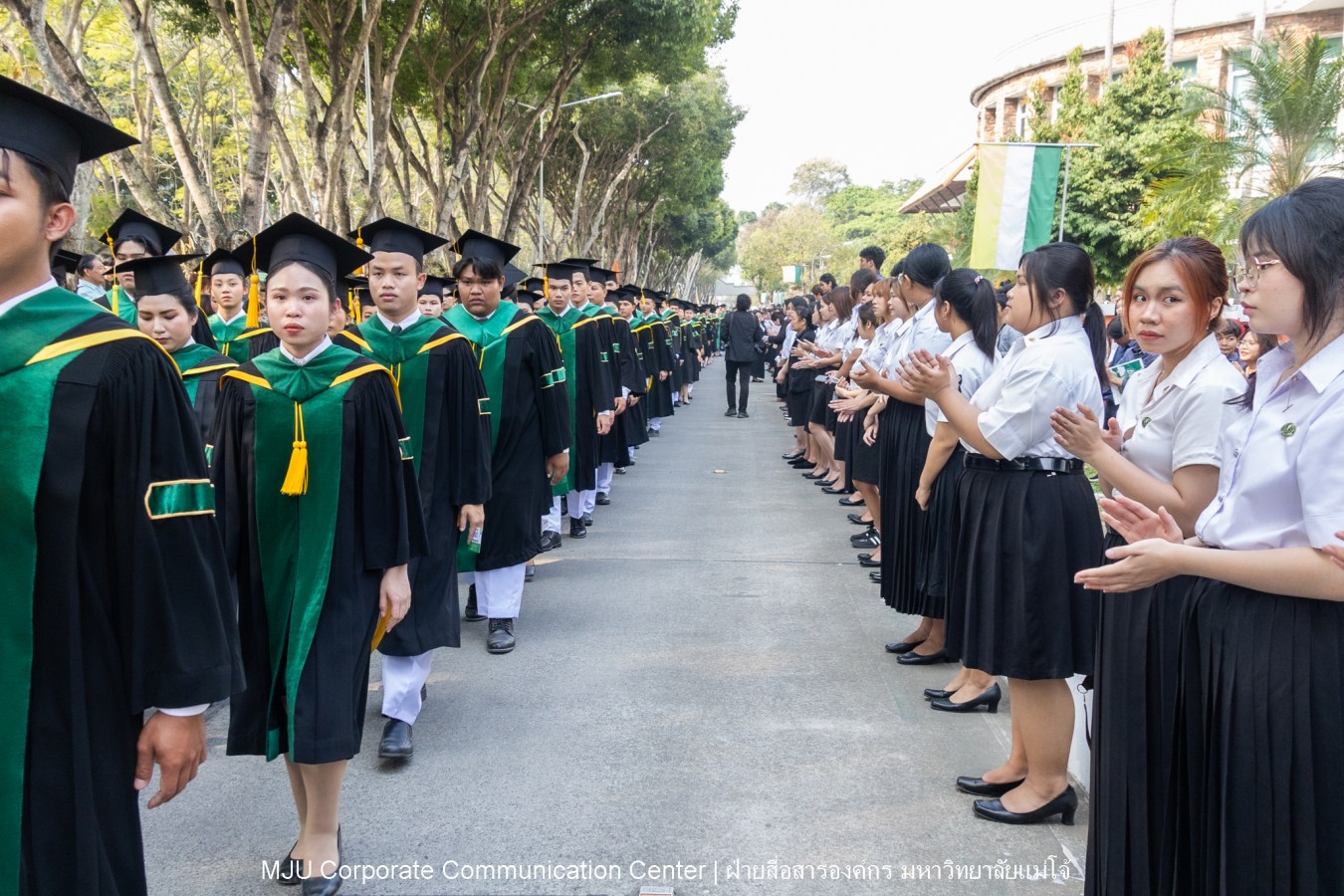 บรรยากาศ พิธีพระราชทานปริญญาบัตร มหาวิทยาลัยแม่โจ้ ประจำปีการศึกษา2567-2568 ครั้งที่ 48  ในวันที่ 19 กุมภาพันธ์ พ.ศ.2569 ณ ศูนย์กีฬาเฉลิมพระเกียรติ มหาวิทยาลัยแม่โจ้