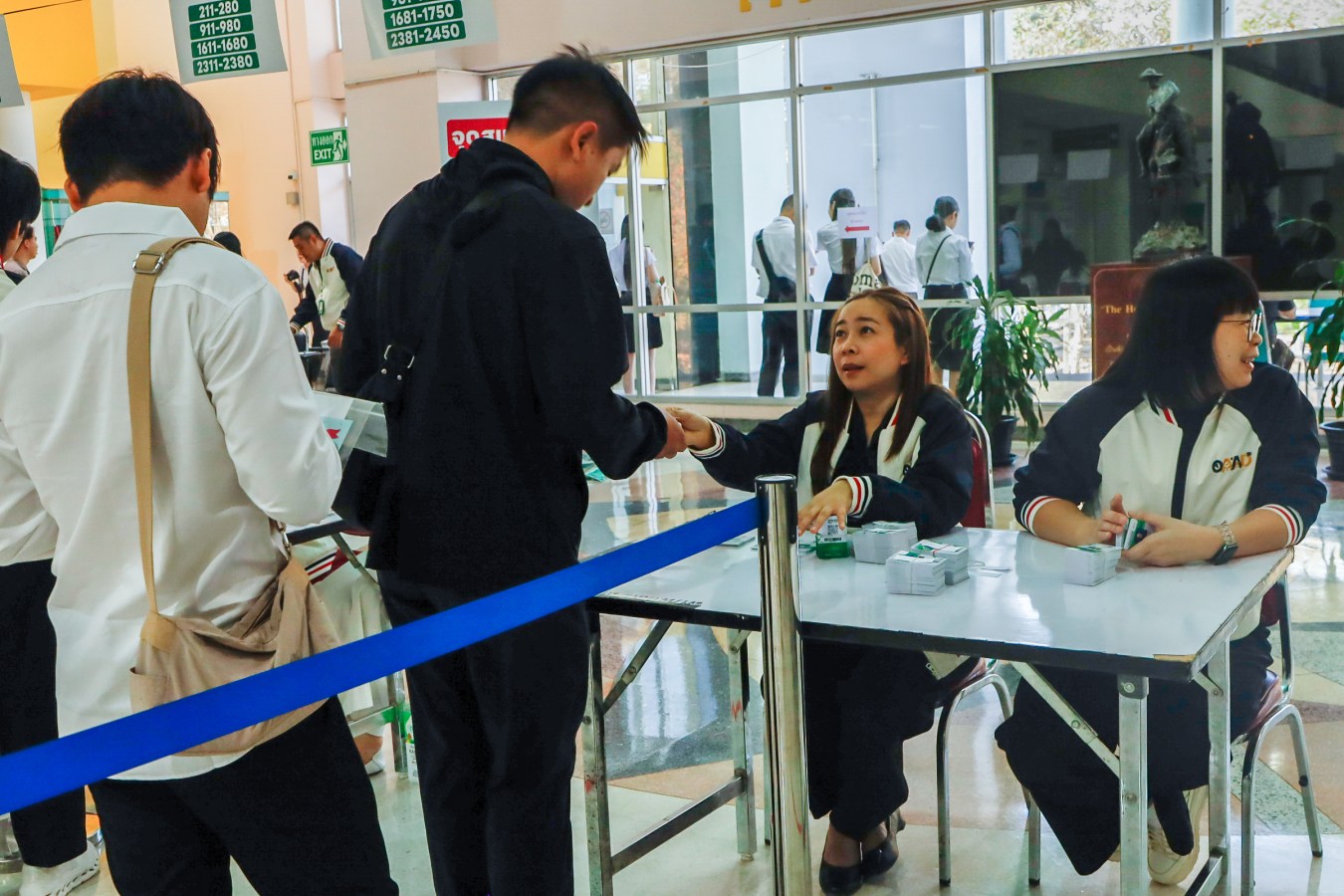 Congratulations    บรรยากาศ      บัณฑิตแม่โจ้ รายงานตัวเตรียมเข้าพิธีพระราชทานปริญญาบัตร ครั้งที่ 48