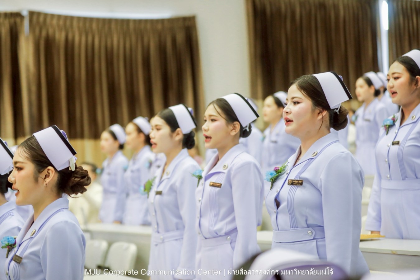 พยาบาลแม่โจ้ รุ่น 1 ประดับแถบหมวก-รับเข็มวิทยฐานะ พร้อมก้าวสู่พยาบาลวิชาชีพอย่างเป็นทางการ