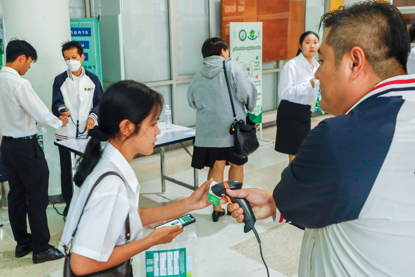 Congratulations    บรรยากาศ      บัณฑิตแม่โจ้ รายงานตัวเตรียมเข้าพิธีพระราชทานปริญญาบัตร ครั้งที่ 48