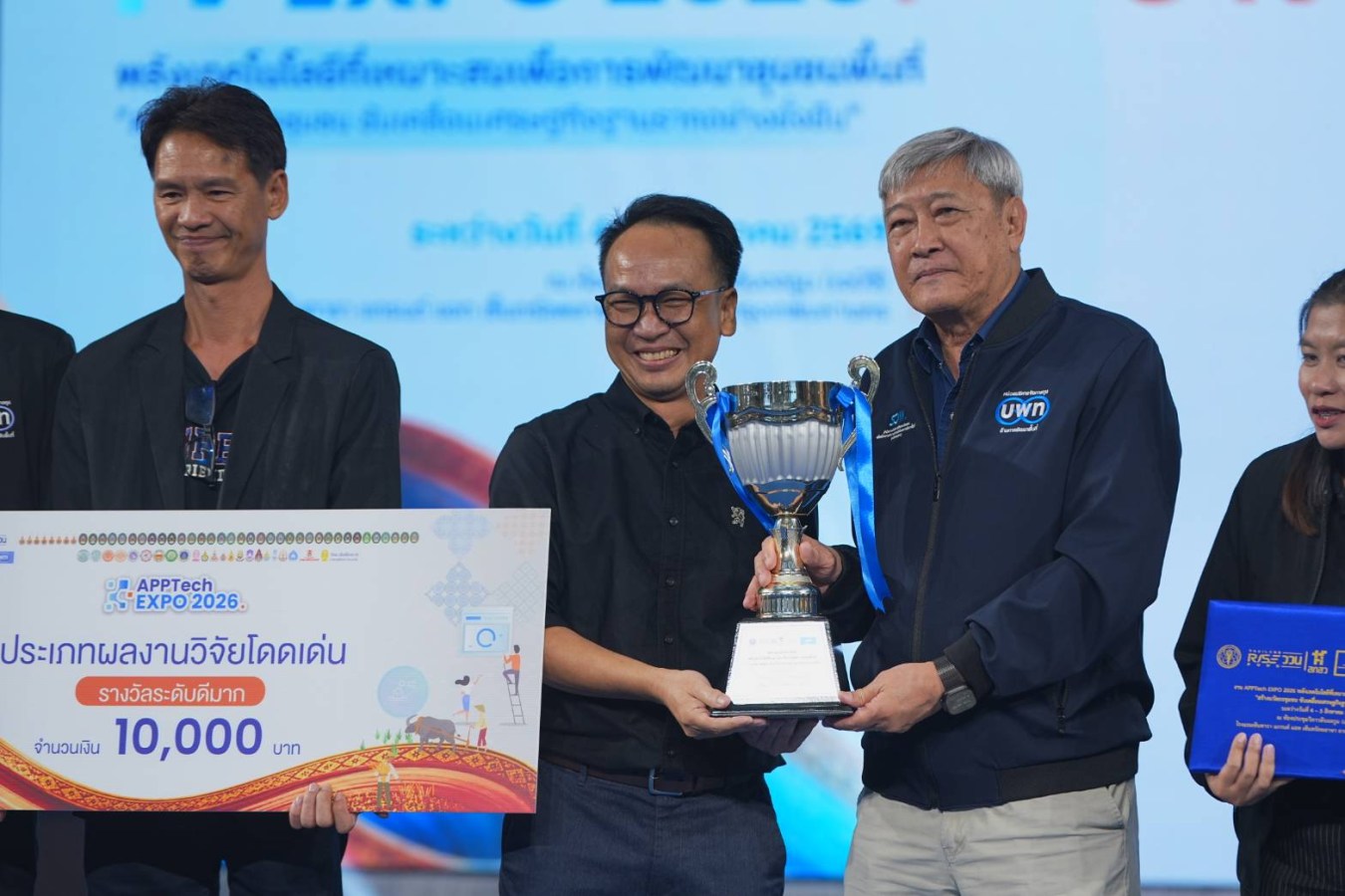 คณะพัฒนาการท่องเที่ยว ม.แม่โจ้ คว้ารางวัลสุดยอดงานวิจัยโดดเด่น “ระดับดีมาก”  เวที APPTech EXPO 2026 เทคโนโลยีที่เหมาะสมเพื่อการพัฒนาชุมชน