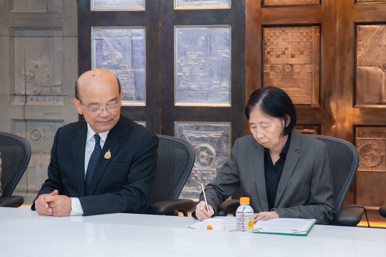 มหาวิทยาลัยแม่โจ้ ลงนามความร่วมมือโครงการเลี้ยงกุ้ง ร่วม บริษัท เจริญโภคภัณฑ์อาหาร จำกัด (มหาชน) ยกระดับงานวิจัยและพัฒนากำลังคนสู่มาตรฐานอุตสาหกรรมอย่างยั่งยืน