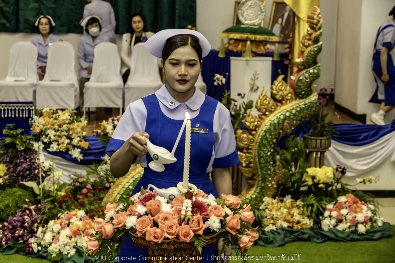 พยาบาลแม่โจ้ รุ่นที่ 3  รับหมวก เข็มเลื่อนชั้นปี และตะเกียงไนติงเกล เตรียมพร้อมออกฝึกปฏิบัติการจริงในสถานพยาบาล