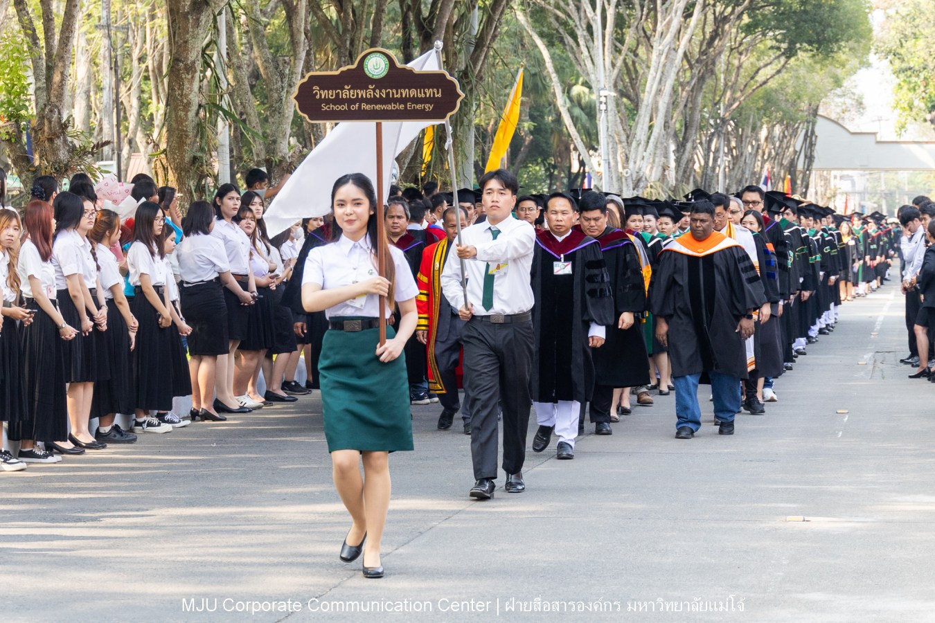 บรรยากาศ พิธีพระราชทานปริญญาบัตร มหาวิทยาลัยแม่โจ้ ประจำปีการศึกษา2567-2568 ครั้งที่ 48  ในวันที่ 19 กุมภาพันธ์ พ.ศ.2569 ณ ศูนย์กีฬาเฉลิมพระเกียรติ มหาวิทยาลัยแม่โจ้