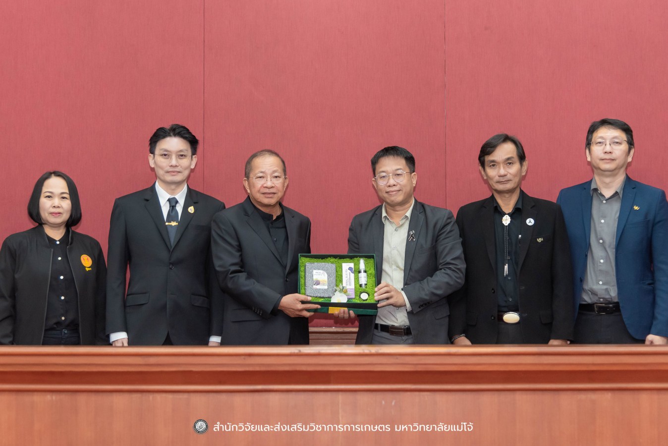 มหาวิทยาลัยแม่โจ้ ต้อนรับคณะผู้บริหารของสำนักงานเลขาธิการวุฒิสภา ในโครงการติดตามผลการนำผลงานวิจัยไปใช้ประโยชน์ในกระบวนการนิติบัญญัติ