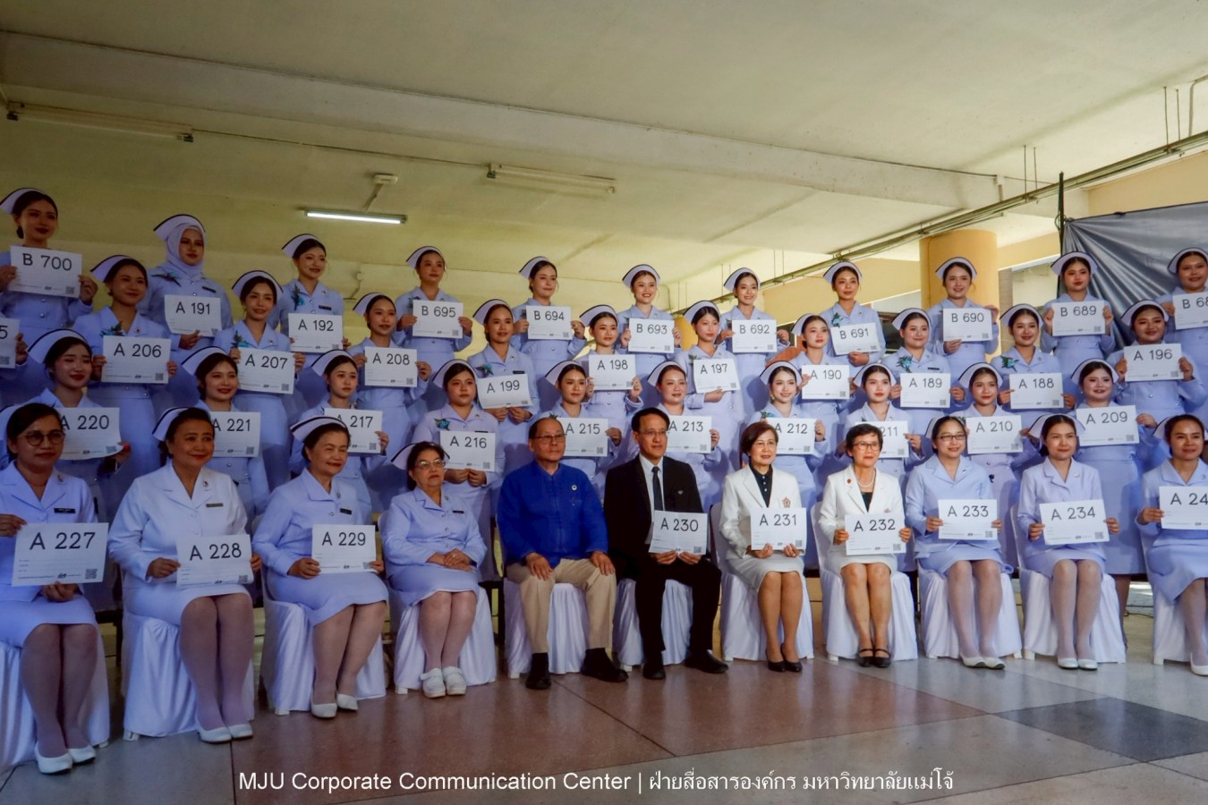 พยาบาลแม่โจ้ รุ่น 1 ประดับแถบหมวก-รับเข็มวิทยฐานะ พร้อมก้าวสู่พยาบาลวิชาชีพอย่างเป็นทางการ