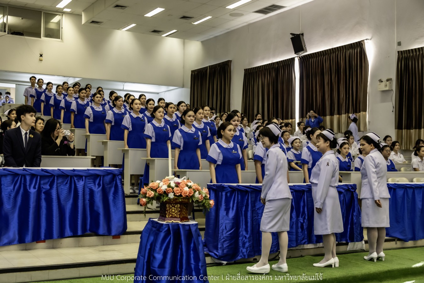 พยาบาลแม่โจ้ รุ่นที่ 3  รับหมวก เข็มเลื่อนชั้นปี และตะเกียงไนติงเกล เตรียมพร้อมออกฝึกปฏิบัติการจริงในสถานพยาบาล