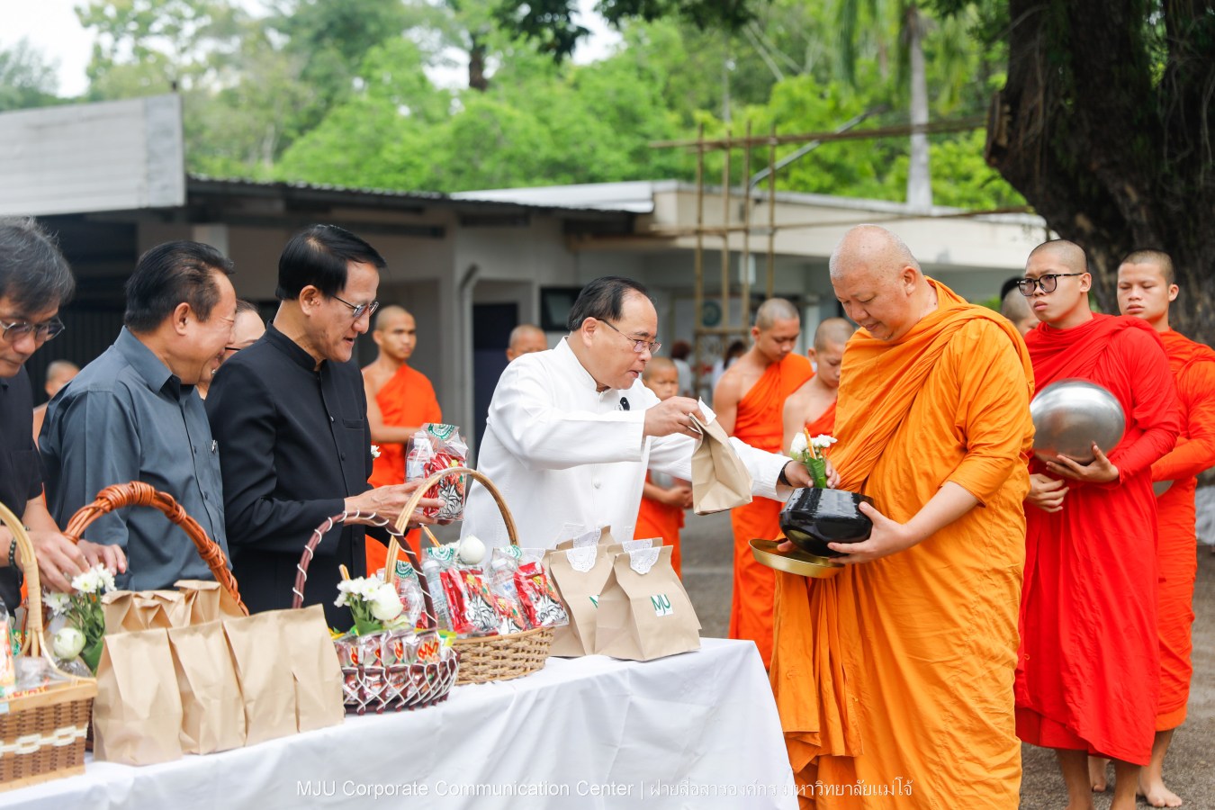 ม.แม่โจ้ จัด พิธีทำบุญตักบาตรถวายพระกุศลแด่สมเด็จพระเจ้าลูกเธอ เจ้าฟ้าพัชรกิติยาภา นเรนทิราเทพยวดี กรมหลวงราชสาริณีสิริพัชร มหาวัชรราชธิดา