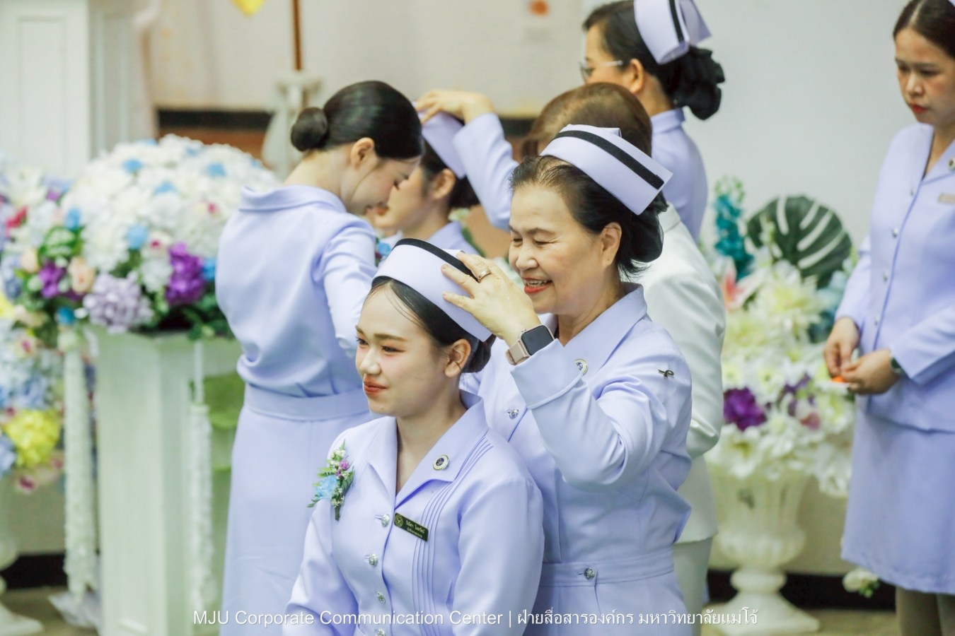 พยาบาลแม่โจ้ รุ่น 1 ประดับแถบหมวก-รับเข็มวิทยฐานะ พร้อมก้าวสู่พยาบาลวิชาชีพอย่างเป็นทางการ