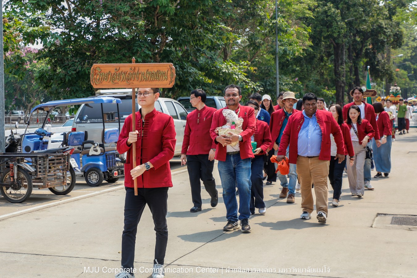 ชาวแม่โจ้ ร่วมพิธีดำหัวผู้อาวุโสและอธิการบดี ประจำปี 2569  สืบสานป๋าเวณี ปี๋ใหม่เมือง