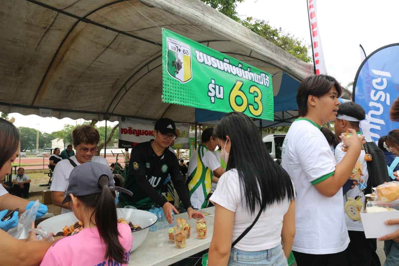 10 กิโลแห่งรอยยิ้ม ประเพณี เดินวิ่ง แม่โจ้ – สันทราย  ชาวสันทราย รุ่นพี่ ศิษย์เก่า  ร่วมต้อนรับอินทนิลช่อที่ 91 กว่า 6,200 คน อย่างอบอุ่น