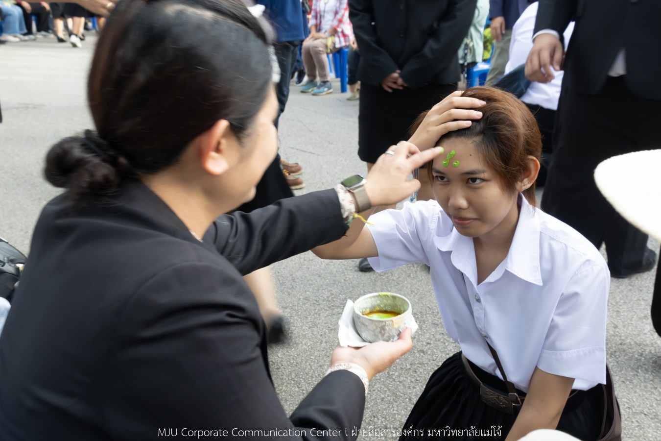 ม.แม่โจ้ เจิมหน้า-ผูกข้อมือ รับขวัญน้องใหม่ลูกแม่โจ้รุ่น 91