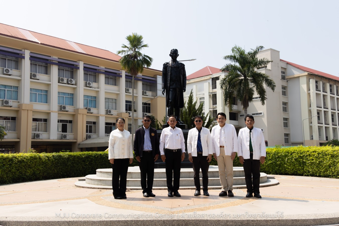 รองปลัดกระทรวงมหาดไทย สักการะสิ่งศักดิ์ ม.แม่โจ้