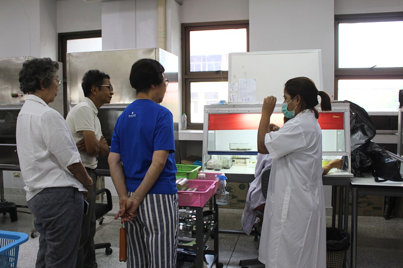 โครงการคืนชีวิตกล้วยไม้ไทยสู่ไพรพฤกษ์ฯ ม.แม่โจ้ ร่วมสนับสนุนโครงการรักษ์ป่าน่านตามพระราชดำริ  เตรียมทำหนังสือเฉลิมพระเกียรติสมเด็จพระนางเจ้าสิริกิติ์ พระบรมราชินีนาถ พระบรมราชชนนีพันปีหลวง