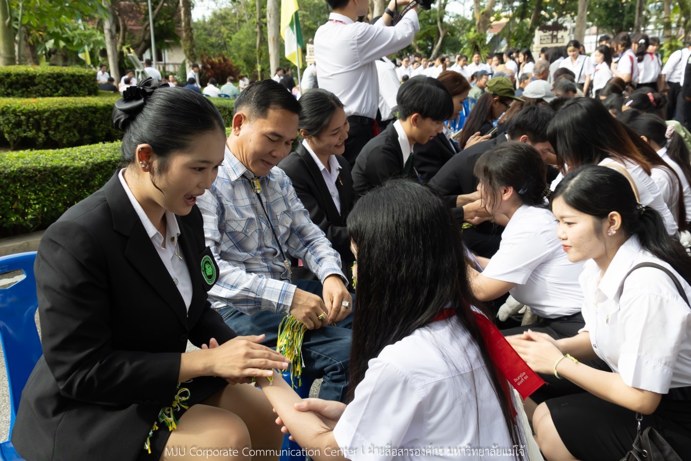 ม.แม่โจ้ เจิมหน้า-ผูกข้อมือ รับขวัญน้องใหม่ลูกแม่โจ้รุ่น 91