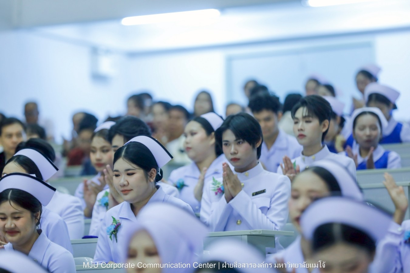 พยาบาลแม่โจ้ รุ่น 1 ประดับแถบหมวก-รับเข็มวิทยฐานะ พร้อมก้าวสู่พยาบาลวิชาชีพอย่างเป็นทางการ