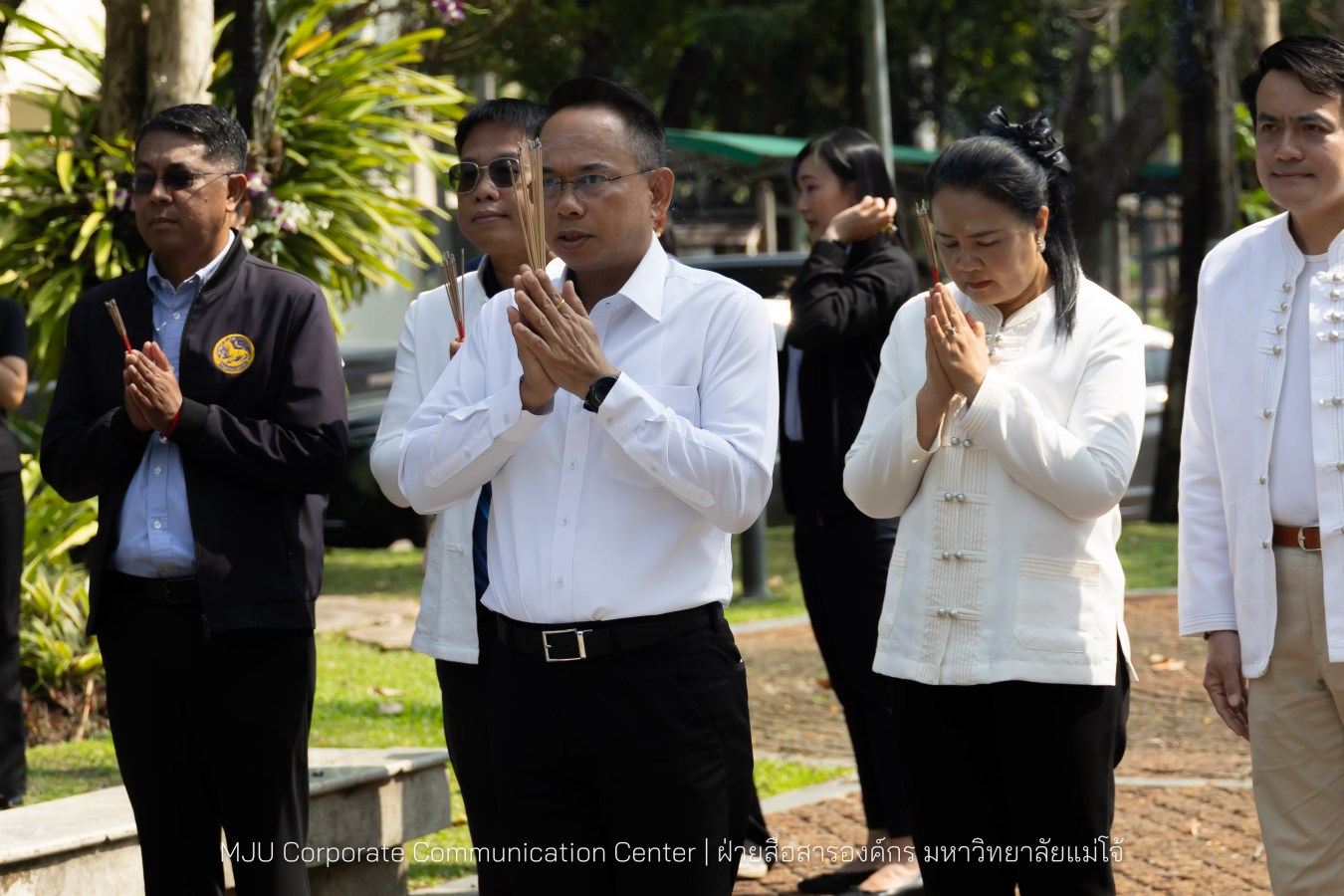 รองปลัดกระทรวงมหาดไทย สักการะสิ่งศักดิ์ ม.แม่โจ้
