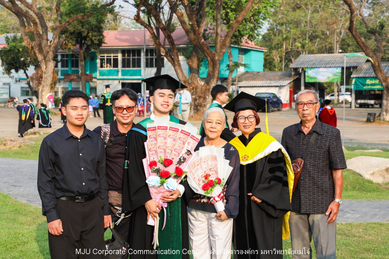 บรรยากาศ พิธีพระราชทานปริญญาบัตร มหาวิทยาลัยแม่โจ้ ประจำปีการศึกษา2567-2568 ครั้งที่ 48  ในวันที่ 19 กุมภาพันธ์ พ.ศ.2569 ณ ศูนย์กีฬาเฉลิมพระเกียรติ มหาวิทยาลัยแม่โจ้