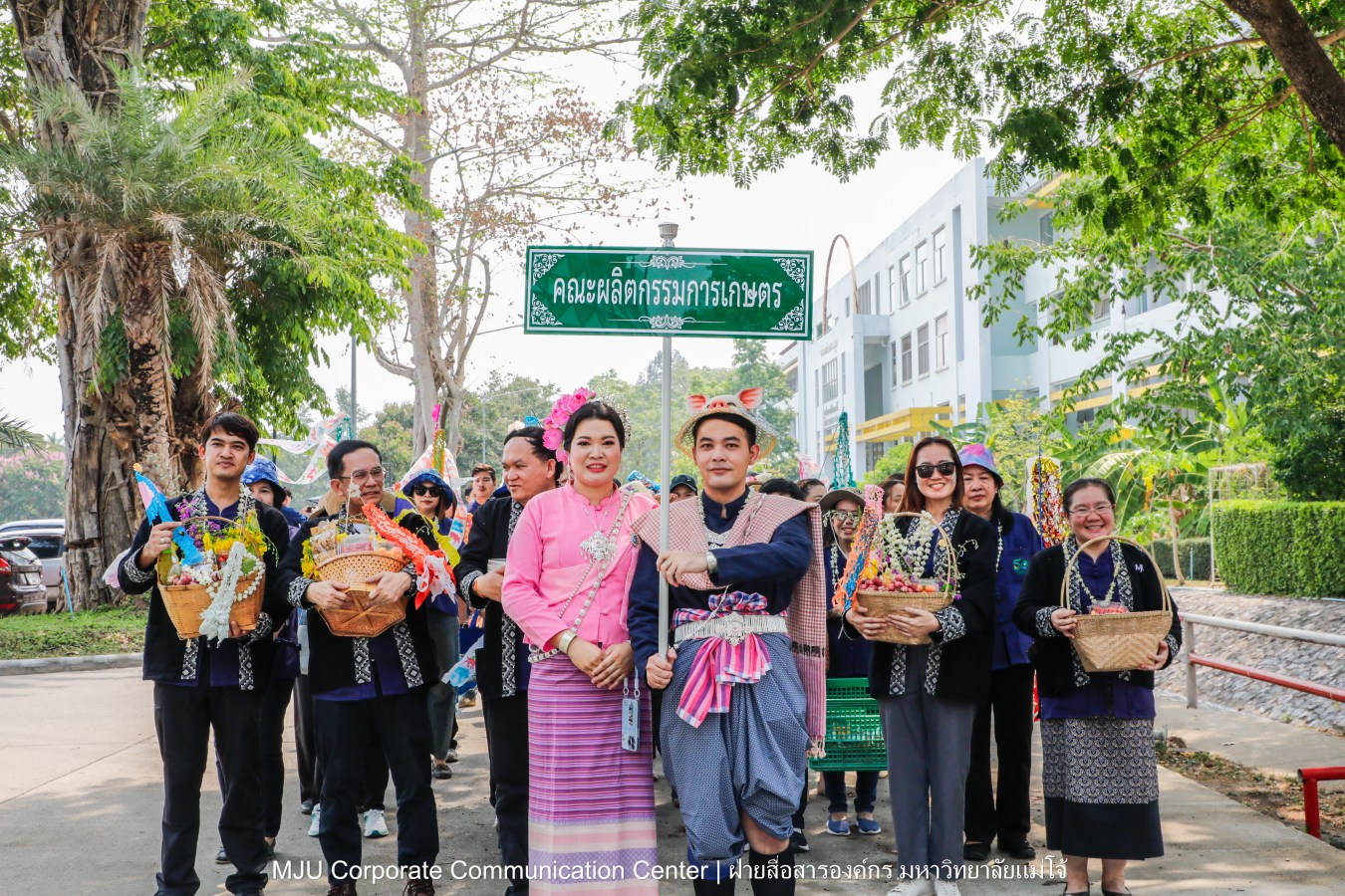 ชาวแม่โจ้ ร่วมพิธีดำหัวผู้อาวุโสและอธิการบดี ประจำปี 2569  สืบสานป๋าเวณี ปี๋ใหม่เมือง