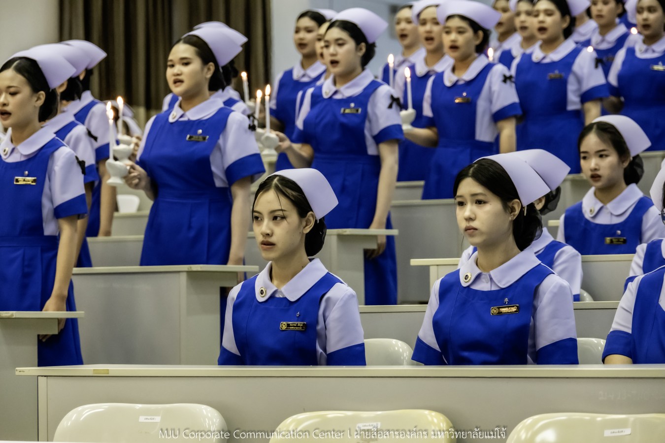 พยาบาลแม่โจ้ รุ่นที่ 3  รับหมวก เข็มเลื่อนชั้นปี และตะเกียงไนติงเกล เตรียมพร้อมออกฝึกปฏิบัติการจริงในสถานพยาบาล