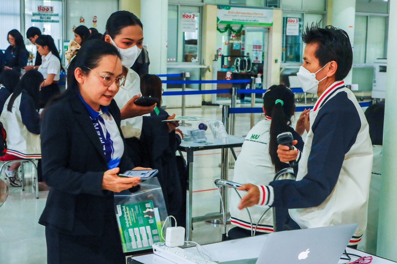 Congratulations    บรรยากาศ      บัณฑิตแม่โจ้ รายงานตัวเตรียมเข้าพิธีพระราชทานปริญญาบัตร ครั้งที่ 48