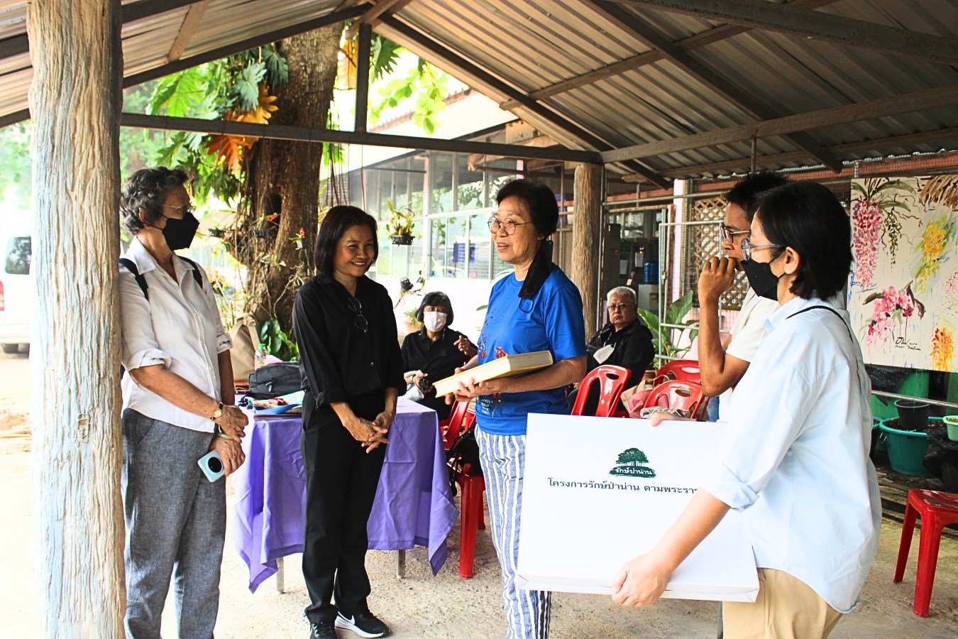 โครงการคืนชีวิตกล้วยไม้ไทยสู่ไพรพฤกษ์ฯ ม.แม่โจ้ ร่วมสนับสนุนโครงการรักษ์ป่าน่านตามพระราชดำริ  เตรียมทำหนังสือเฉลิมพระเกียรติสมเด็จพระนางเจ้าสิริกิติ์ พระบรมราชินีนาถ พระบรมราชชนนีพันปีหลวง