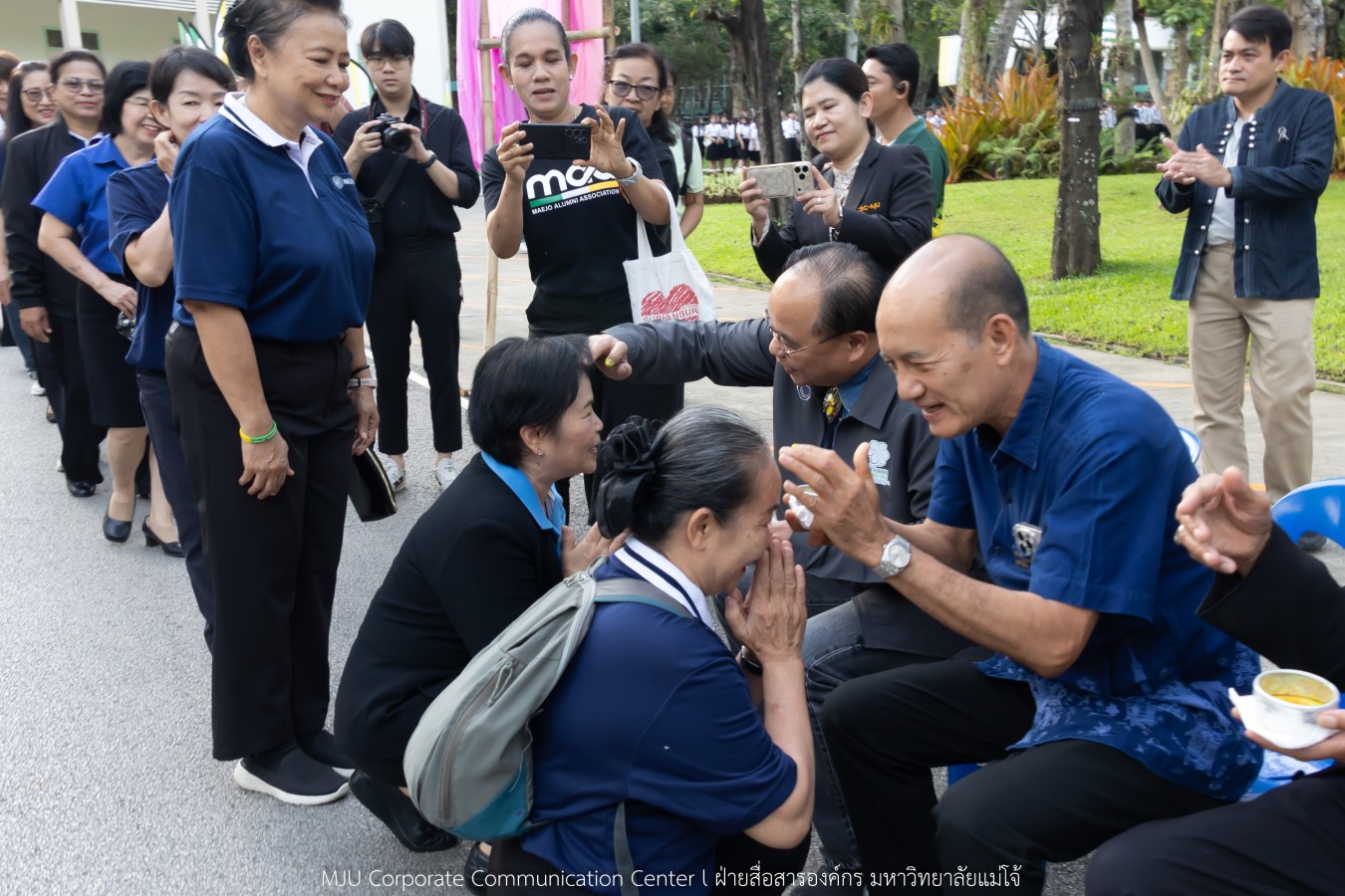 ม.แม่โจ้ เจิมหน้า-ผูกข้อมือ รับขวัญน้องใหม่ลูกแม่โจ้รุ่น 91