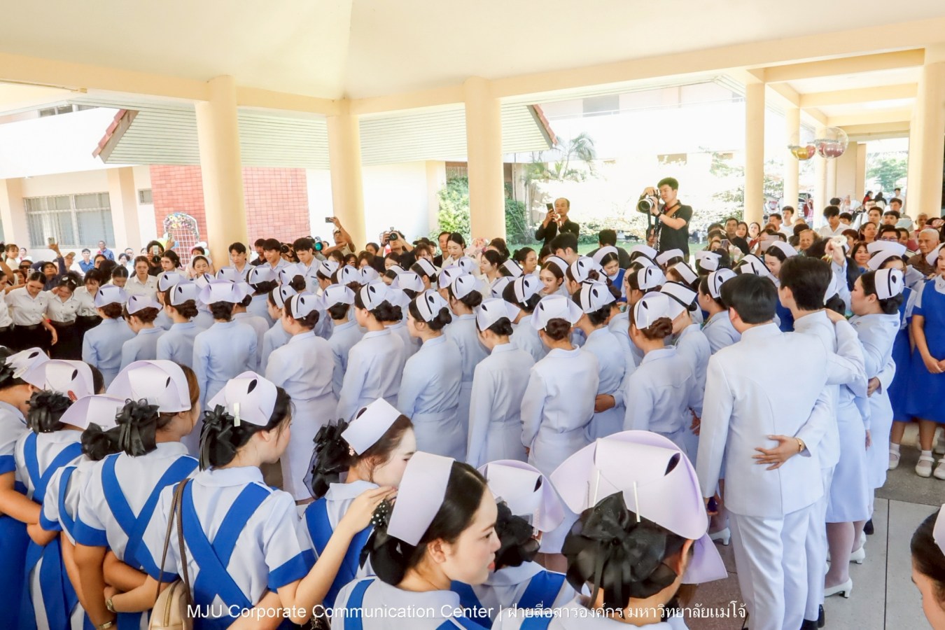 พยาบาลแม่โจ้ รุ่น 1 ประดับแถบหมวก-รับเข็มวิทยฐานะ พร้อมก้าวสู่พยาบาลวิชาชีพอย่างเป็นทางการ