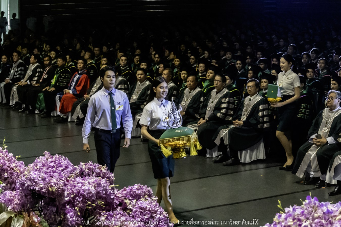 บรรยากาศ พิธีพระราชทานปริญญาบัตร มหาวิทยาลัยแม่โจ้ ประจำปีการศึกษา2567-2568 ครั้งที่ 48  ในวันที่ 19 กุมภาพันธ์ พ.ศ.2569 ณ ศูนย์กีฬาเฉลิมพระเกียรติ มหาวิทยาลัยแม่โจ้