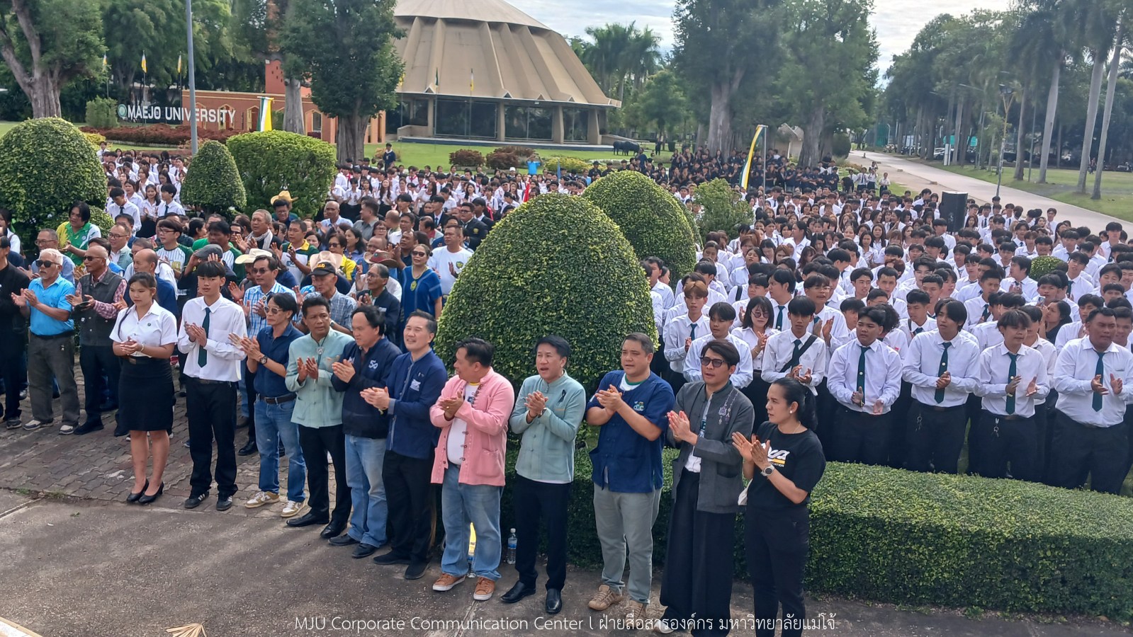 ม.แม่โจ้ เจิมหน้า-ผูกข้อมือ รับขวัญน้องใหม่ลูกแม่โจ้รุ่น 91