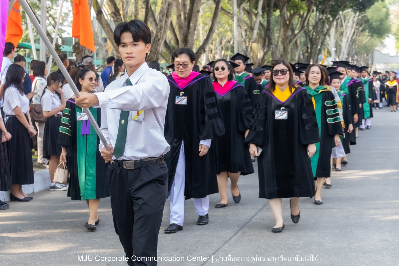 บรรยากาศ พิธีพระราชทานปริญญาบัตร มหาวิทยาลัยแม่โจ้ ประจำปีการศึกษา2567-2568 ครั้งที่ 48  ในวันที่ 19 กุมภาพันธ์ พ.ศ.2569 ณ ศูนย์กีฬาเฉลิมพระเกียรติ มหาวิทยาลัยแม่โจ้
