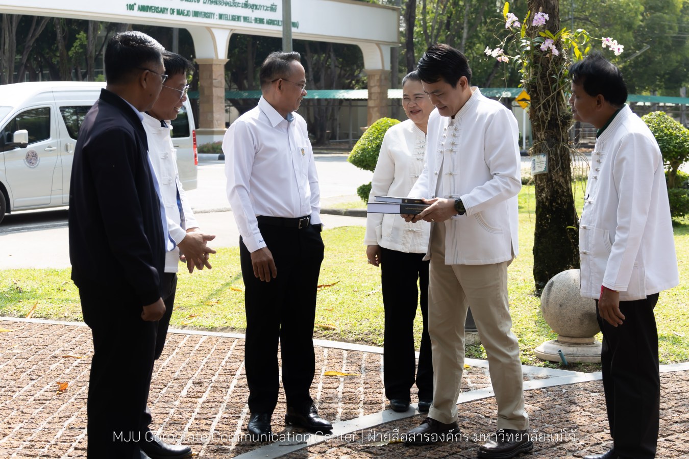 รองปลัดกระทรวงมหาดไทย สักการะสิ่งศักดิ์ ม.แม่โจ้