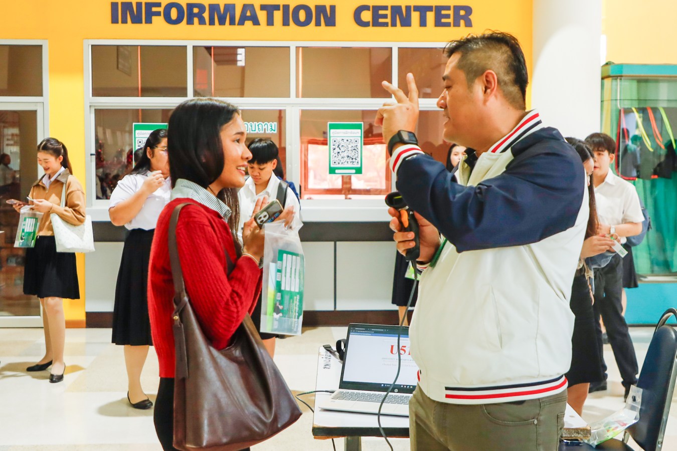 Congratulations    บรรยากาศ      บัณฑิตแม่โจ้ รายงานตัวเตรียมเข้าพิธีพระราชทานปริญญาบัตร ครั้งที่ 48