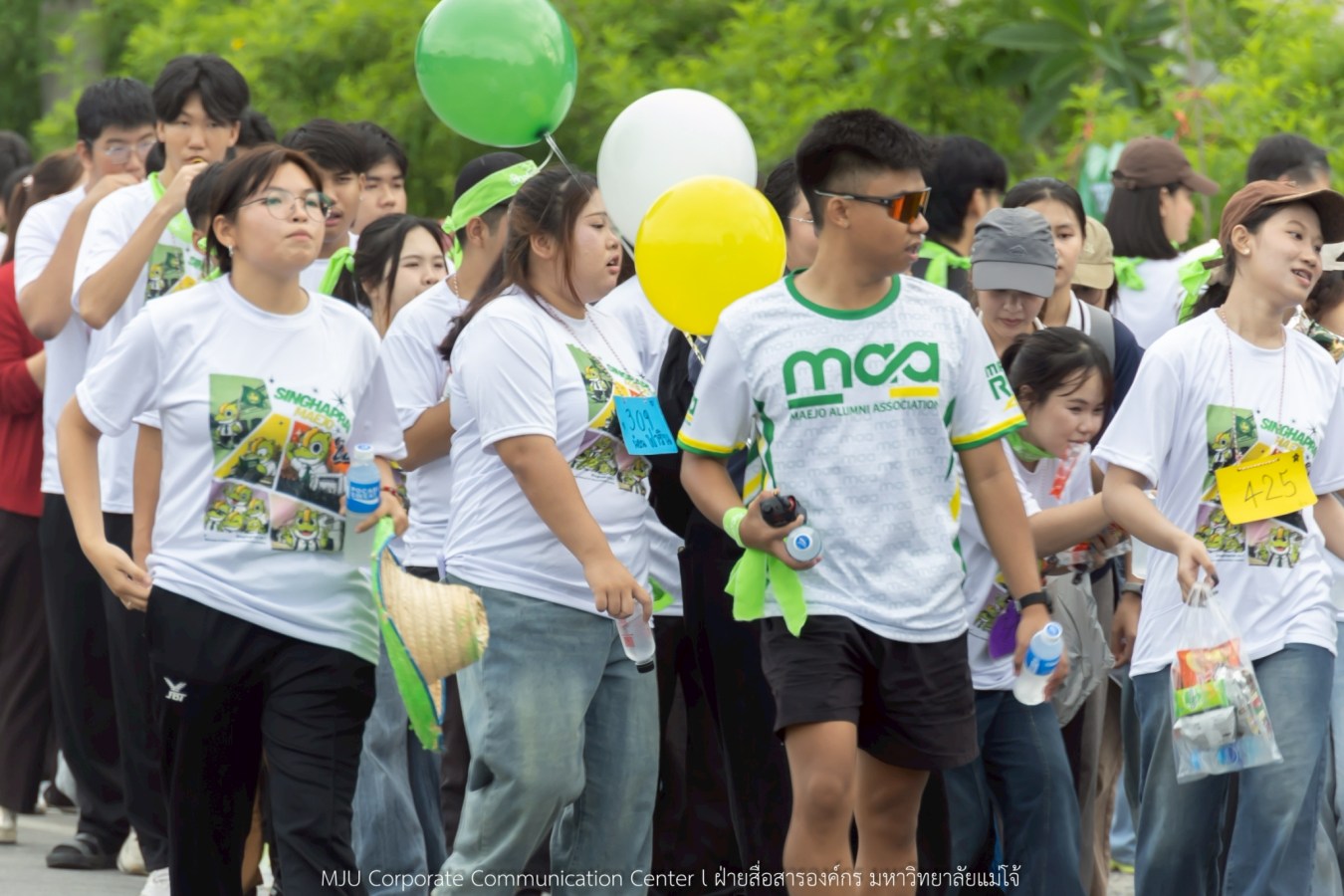 10 กิโลแห่งรอยยิ้ม ประเพณี เดินวิ่ง แม่โจ้ – สันทราย  ชาวสันทราย รุ่นพี่ ศิษย์เก่า  ร่วมต้อนรับอินทนิลช่อที่ 91 กว่า 6,200 คน อย่างอบอุ่น