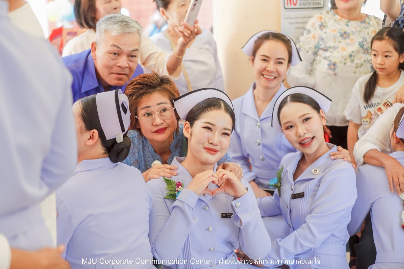 พยาบาลแม่โจ้ รุ่น 1 ประดับแถบหมวก-รับเข็มวิทยฐานะ พร้อมก้าวสู่พยาบาลวิชาชีพอย่างเป็นทางการ