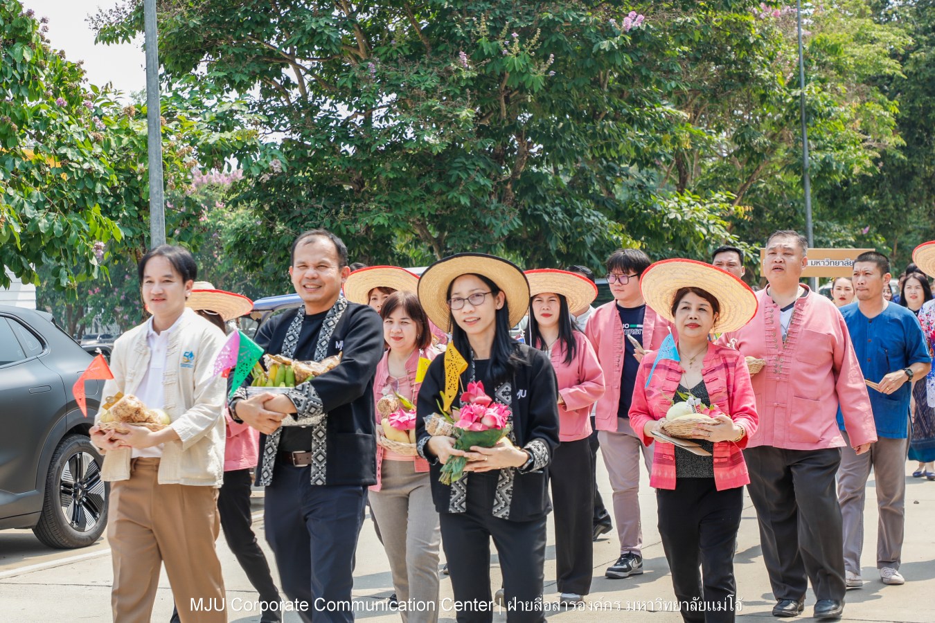 ชาวแม่โจ้ ร่วมพิธีดำหัวผู้อาวุโสและอธิการบดี ประจำปี 2569  สืบสานป๋าเวณี ปี๋ใหม่เมือง